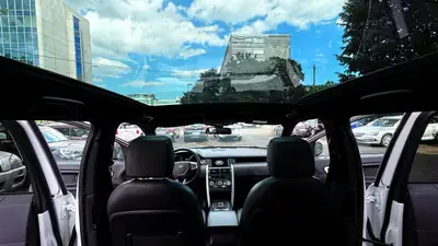 Land Rover Discovery Sport 2.2 SD4 — SUV 7 places robuste, transmission automatique 9 rapports — Miniatura 7