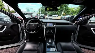 Land Rover Discovery Sport 2.2 SD4 — SUV 7 places robuste, transmission automatique 9 rapports — Miniatura 8