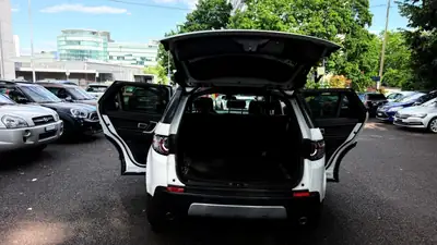 Land Rover Discovery Sport 2.2 SD4 — SUV 7 places robuste, transmission automatique 9 rapports — Miniatura 14