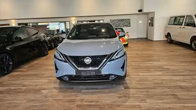 Nissan Qashqai 1.3 DIG-T MHEV Tekna — SUV hybride 4x4, première main, 79 000 km — vista posteriore