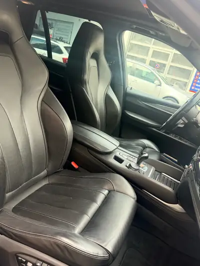 BMW X5M 2016 — SUV sportif 575 ch, sans accident, état impeccable — cruscotto