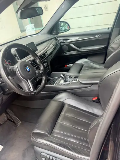 BMW X5M 2016 — SUV sportif 575 ch, sans accident, état impeccable — Miniatura 8