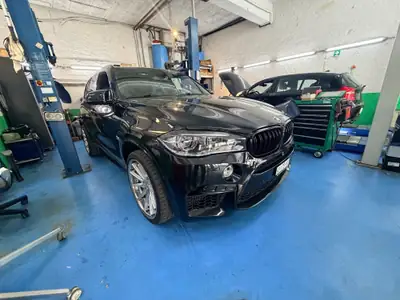 BMW X5M 2016 — SUV sportif 575 ch, sans accident, état impeccable — Miniatura 10