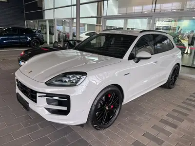 Porsche Cayenne 3.0 V6 S E-Hybrid 2025 — SUV hybride rechargeable, 21 200 km seulement — vue extérieure