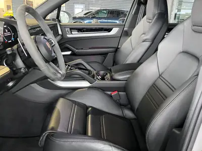 Porsche Cayenne 3.0 V6 S E-Hybrid 2025 — SUV hybride rechargeable, 21 200 km seulement — tableau de bord