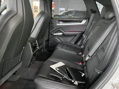 Porsche Cayenne 3.0 V6 S E-Hybrid 2025 — SUV hybride rechargeable, 21 200 km seulement — détail
