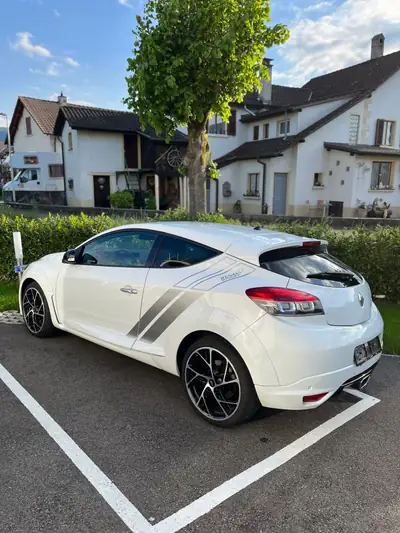 Renault Mégane 2.0 Turbo RS — Coupé sportif 250 ch, sans accident — fianco