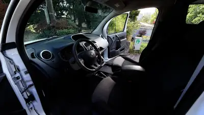 Nissan NV250 1.5 dCi Comfort — Utilitaire fiable, faible kilométrage, sans sinistre — Miniatura 9