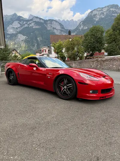 Chevrolet Corvette Z06 2007 — Coupé sportif légendaire, 512 ch et faible kilométrage — fianco
