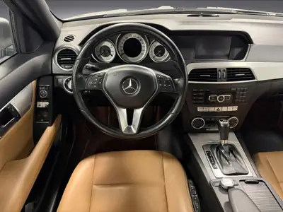 Mercedes-Benz Classe C 300 CDI Avantgarde 4Matic — Break diesel performant, entretien récent — Miniatur 8