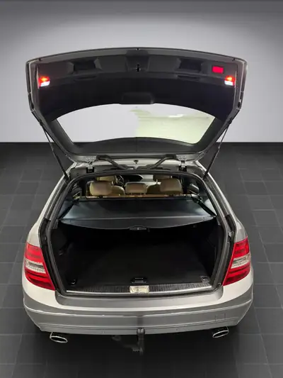 Mercedes-Benz Classe C 300 CDI Avantgarde 4Matic — Break diesel performant, entretien récent — Miniatur 18