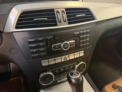 Mercedes-Benz Classe C 300 CDI Avantgarde 4Matic — Break diesel performant, entretien récent — Miniatur 24