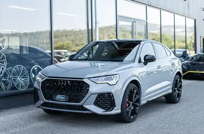 Audi RS Q3 SB 2.5 TFSI Quattro — 400 ch, Gris Nardo, Toit Panoramique — Seitenansicht