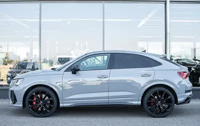 Audi RS Q3 SB 2.5 TFSI Quattro — 400 ch, Gris Nardo, Toit Panoramique — Außenansicht