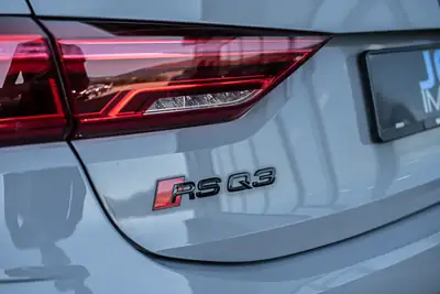 Audi RS Q3 SB 2.5 TFSI Quattro — 400 ch, Gris Nardo, Toit Panoramique — Miniatur 9