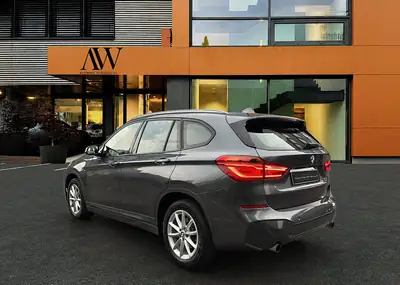 BMW X1 25i xDrive — SUV compact premium, équipement Top, sans sinistre — Innenraum