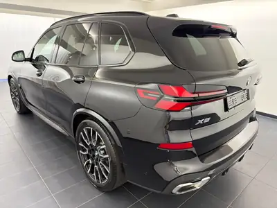 BMW X5 xDrive 48V 30d M Sport 2025 — SUV 7 places hybride diesel, quasi neuf — Seitenansicht