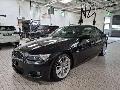 BMW 335i M Paket — Coupé sportif 306 ch, boîte manuelle, révisions à jour — tableau de bord