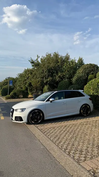 Audi RS3 2.5 T FSI quattro — Berline sportive haute performance, 73'000 km — Seitenansicht