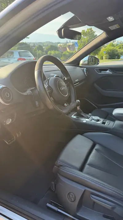 Audi RS3 2.5 T FSI quattro — Berline sportive haute performance, 73'000 km — Heckansicht