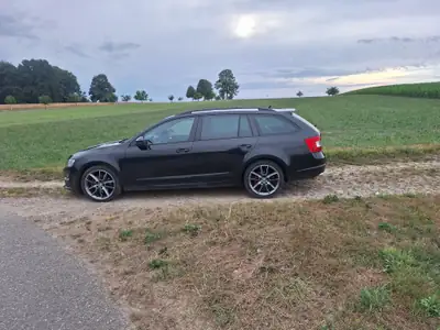 Skoda Octavia 2.0 TDI 184 RS 4x4 — Break diesel performant, traction intégrale — vista posteriore