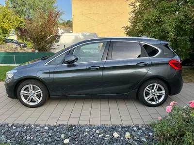 BMW 225xe iPerformance Active Tourer — Hybride rechargeable, 182'000 km, sans sinistre — Seitenansicht