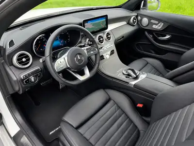 Mercedes-Benz C 200 Cabriolet AMG Line 4MATIC — Décapotable sportive, 84 000 km, service gratuit inclus — cruscotto
