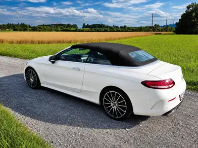 Mercedes-Benz C 200 Cabriolet AMG Line 4MATIC — Décapotable sportive, 84 000 km, service gratuit inclus — interni