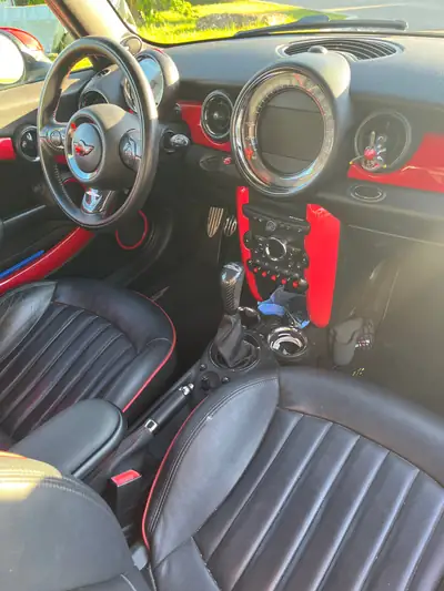 MINI Cooper John Cooper Works — Sportive 211 ch, design emblématique 3 portes — fianco