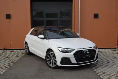 Audi A1 Sportback 30 TFSI S Line — Compacte dynamique avec service gratuit 10 ans — exterior view