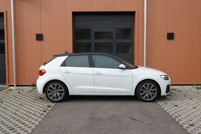 Audi A1 Sportback 30 TFSI S Line — Compacte dynamique avec service gratuit 10 ans — interior