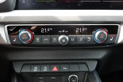 Audi A1 Sportback 30 TFSI S Line — Compacte dynamique avec service gratuit 10 ans — Thumbnail 16