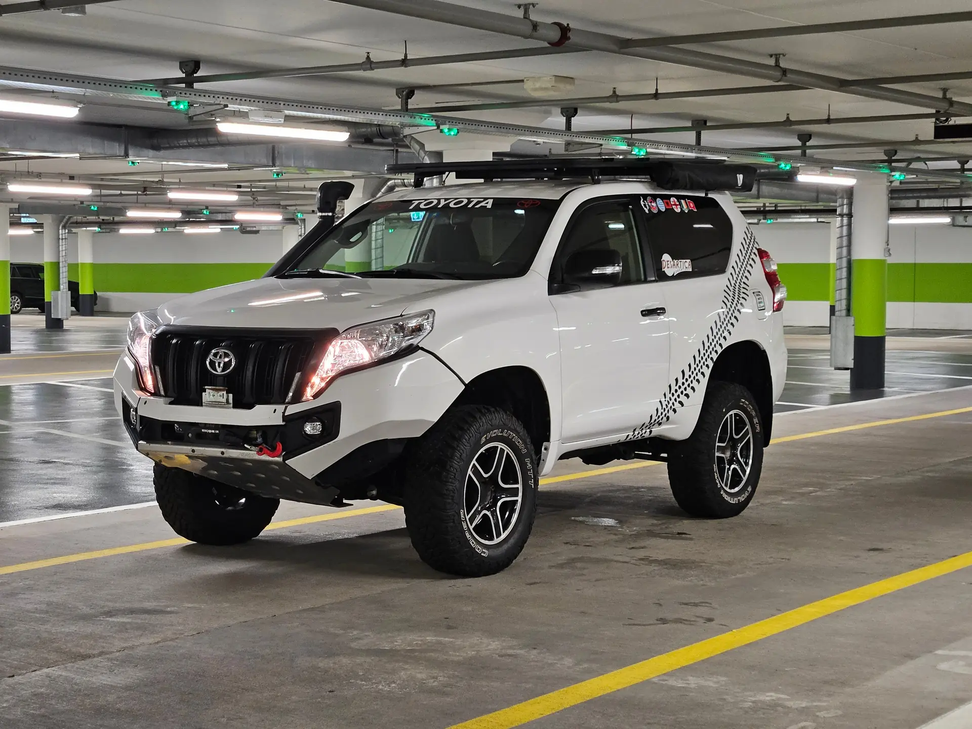Toyota Land Cruiser 3.0 D-4D Linea Profi — SUV robuste, transmission manuelle, 12 mois de garantie