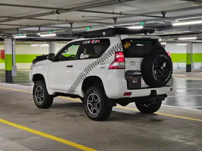 Toyota Land Cruiser 3.0 D-4D Linea Profi — SUV robuste, transmission manuelle, 12 mois de garantie — arrière