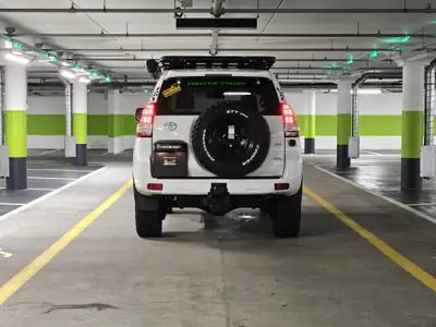 Toyota Land Cruiser 3.0 D-4D Linea Profi — SUV robuste, transmission manuelle, 12 mois de garantie — intérieur