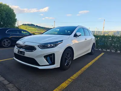 Kia Ceed 1.6 GDi Plug-in Hybrid — Berline polyvalente, 90'000 km, garantie constructeur — vista esterna
