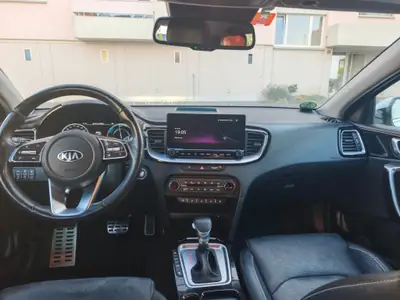 Kia Ceed 1.6 GDi Plug-in Hybrid — Berline polyvalente, 90'000 km, garantie constructeur — vista posteriore