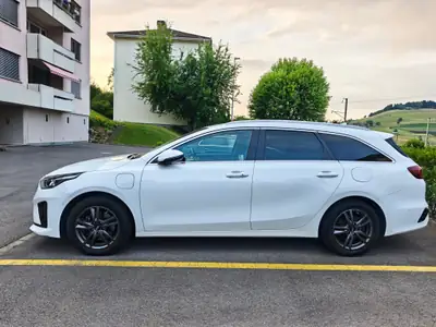 Kia Ceed 1.6 GDi Plug-in Hybrid — Berline polyvalente, 90'000 km, garantie constructeur — fianco