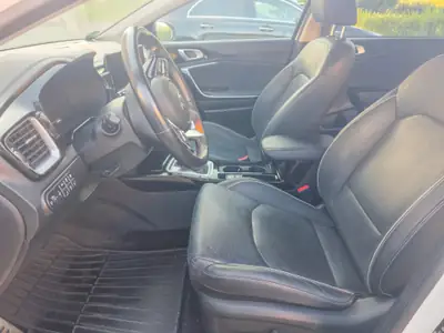 Kia Ceed 1.6 GDi Plug-in Hybrid — Berline polyvalente, 90'000 km, garantie constructeur — cruscotto