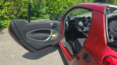 Smart ForTwo EQ 2023 — Cabriolet électrique compact, 11 700 km seulement — Miniature 10