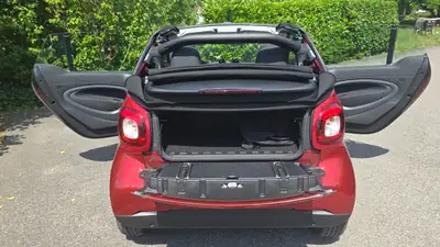 Smart ForTwo EQ 2023 — Cabriolet électrique compact, 11 700 km seulement — Miniature 11