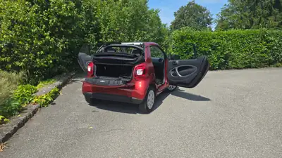 Smart ForTwo EQ 2023 — Cabriolet électrique compact, 11 700 km seulement — Miniature 12