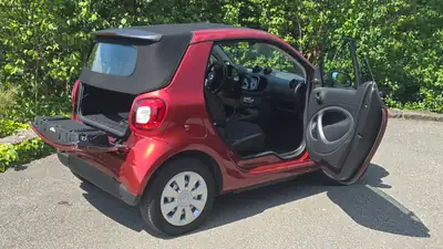 Smart ForTwo EQ 2023 — Cabriolet électrique compact, 11 700 km seulement — Miniature 14