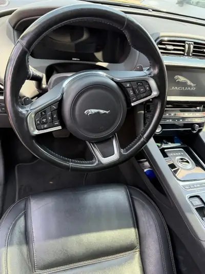 Jaguar F-PACE 2.0 D 240 Advantage AWD — SUV premium diesel, toit panoramique, sans sinistre — Miniature 12
