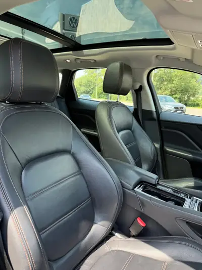 Jaguar F-PACE 2.0 D 240 Advantage AWD — SUV premium diesel, toit panoramique, sans sinistre — Miniature 14