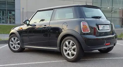 MINI One — Citadine agile et économique, contrôle technique à jour — vista esterna