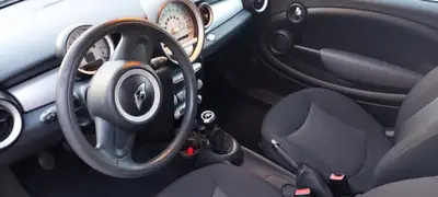 MINI One — Citadine agile et économique, contrôle technique à jour — cruscotto