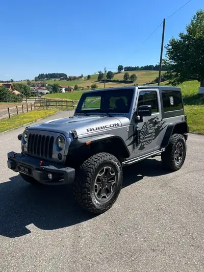 Jeep Wrangler 3.6 V6 Rubicon — Légende 4x4, motorisation musclée et intérieur rouge signature — Außenansicht