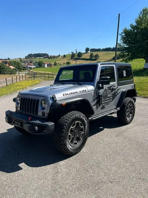 Jeep Wrangler 3.6 V6 Rubicon — Légende 4x4, motorisation musclée et intérieur rouge signature