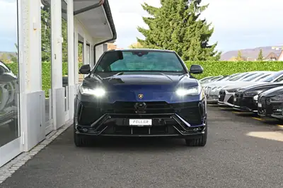 Lamborghini Urus Performante 2023 — Le SUV hypersportif avec Carbon Package — rear view